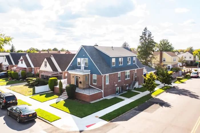 Full Residence — photo 1